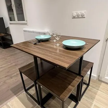 Appartement Les Violettes, Logement équipé Et Moderne *